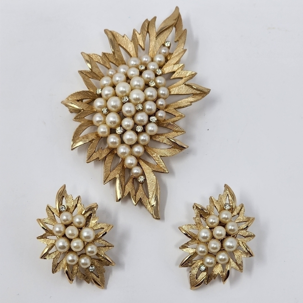 VINTAGE CROWN TRIFARI BROOCH AND EARRINGS